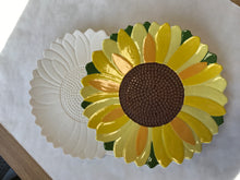 Load image into Gallery viewer, Sunflower plate
